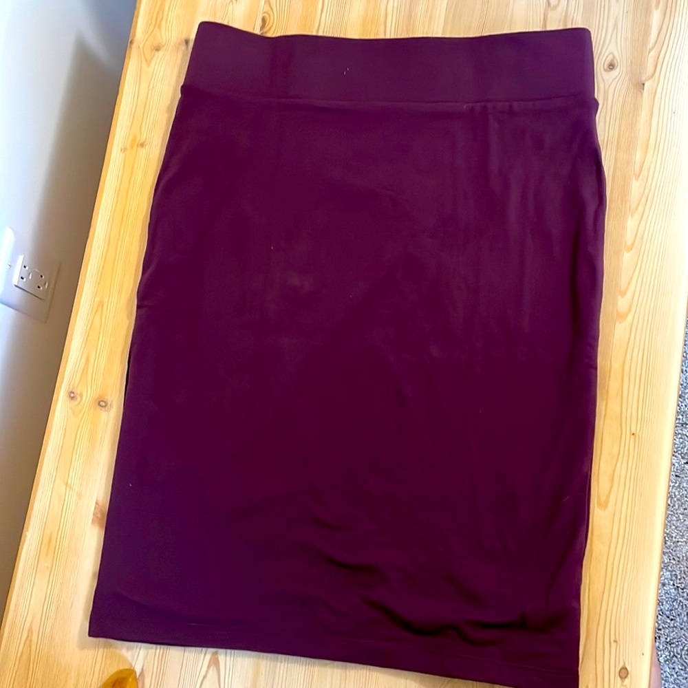 Maroon pencil skirt